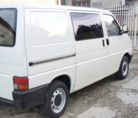 Femeie de 77 de ani, lovită de o autoutilitară